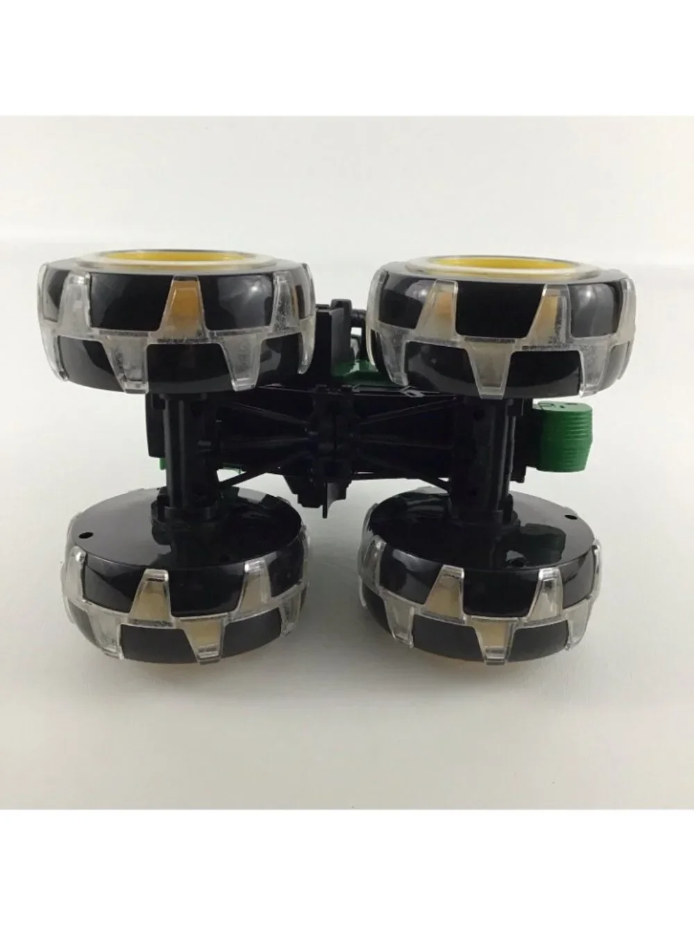 John Deere Monster Treads Lightning Wheels Tractor Light Up Farm Vehicle Tomy